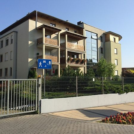 Apartament Pod Sosnami Ustka Kültér fotó